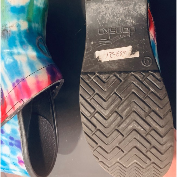 Size 40 Tie-dye Dansko clogs in very good used condition!! - Picture 3 of 6